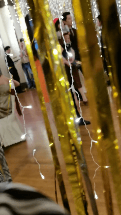 唐嫣|唐嫣产后复出拍戏再搭档胡歌，俩人并肩而行有说有笑满满回忆杀