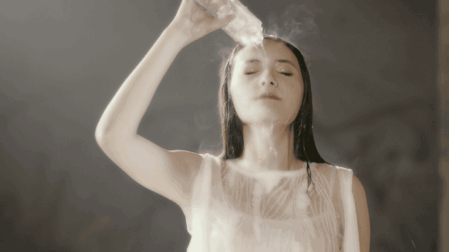 矿泉水|车里放了好几天的水还能喝吗？会不会有毒？车内高温实测，真相来了！