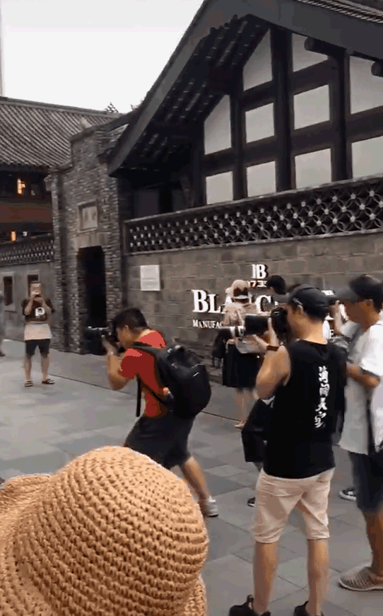看完1000条成都太古里街拍我终于知道它为什么会被禁止了