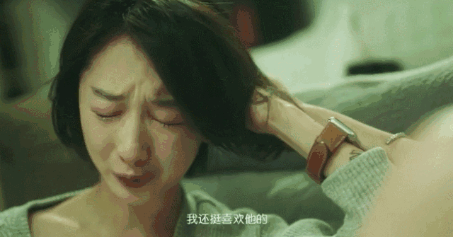 周冬雨|她不配？周冬雨击败柏林影后咏梅，拿下“年度女演员”却遭到质疑