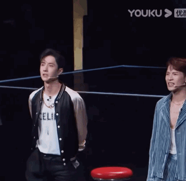 一波王炸团舞全灭抢七却成队内秀王一博默默捡回凳子太可爱