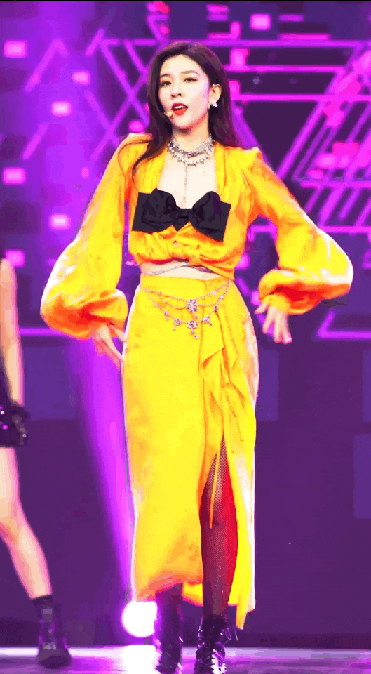 宋妍霏|张一山前女友宋妍霏出来营业了！脸带钻石口罩，表演超A无价之姐