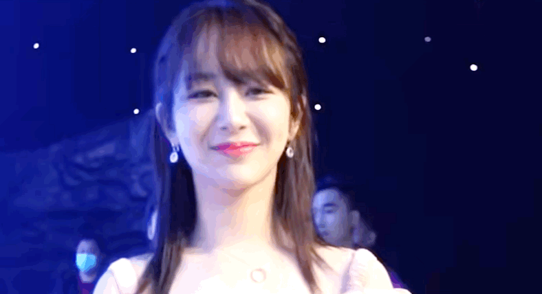 杨紫|央视镜头下的杨紫：无修图无滤镜的小猴紫甜美又清新