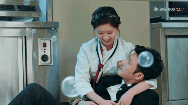 cp感|同样是“萝莉配大叔”，相差18岁的他们为何CP感十足？