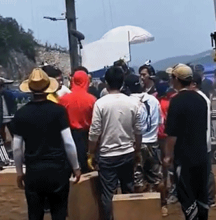 成毅|成毅因拆CP翻车，片场跟导演吵架视频被扒，激动怒指对方险动手