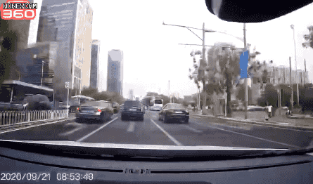 北京交警|野蛮别车还往后车挡风玻璃泼奶茶，北京交警：具体情况调查中