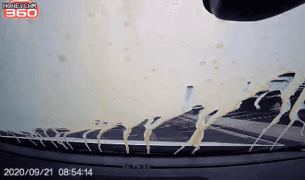 北京交警|野蛮别车还往后车挡风玻璃泼奶茶，北京交警：具体情况调查中