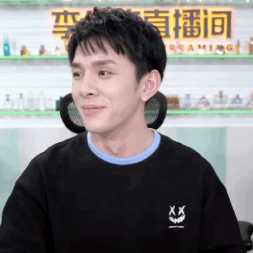 李佳琦|李佳琦直播大翻车？网友不关注货品，全程盯着他的牙看