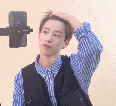 网红|就这张脸，在热搜挂了一天？