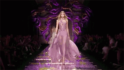 日本_娱乐|15岁惊艳出道，亮相就被称赞“美到让人窒息”的脸长什么样？