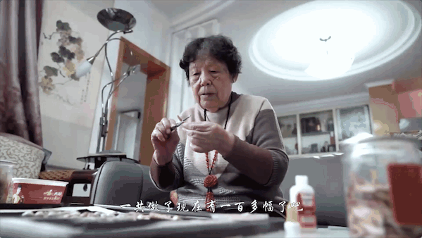 厨余垃圾|88岁老奶奶总在菜市场捡鱼骨头，原因让人惊叹！