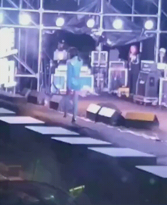 黄玲|黄龄音乐节摔下舞台，受伤后仍坚持演出，主办方竟然让沙来背锅？