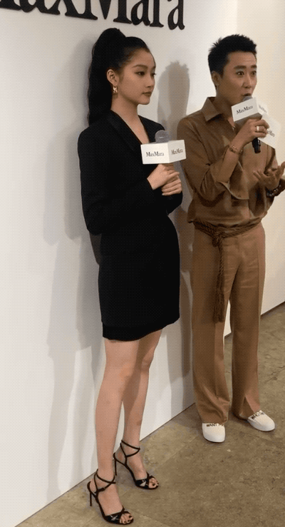 关晓彤|被喷“土大壮”的关晓彤，真替她108cm的美腿委屈