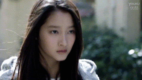 关晓彤|被喷“土大壮”的关晓彤，真替她108cm的美腿委屈