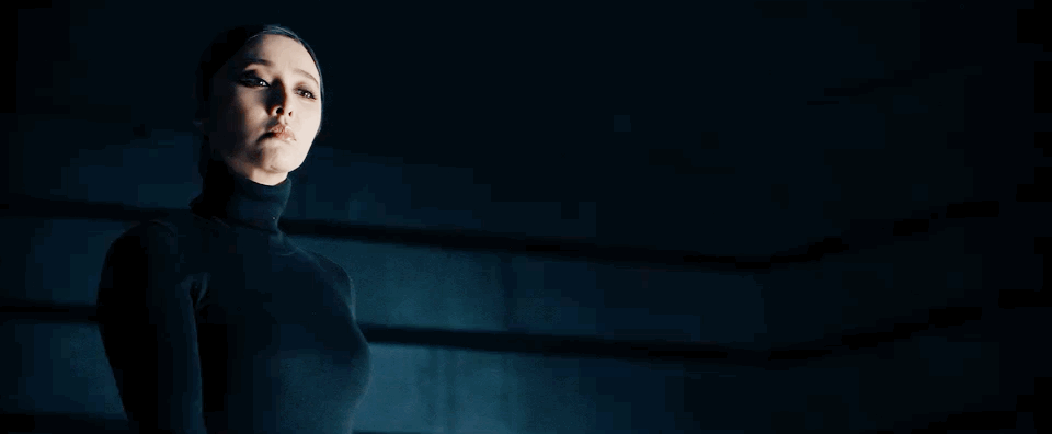 范冰冰|范冰冰粉丝团晒出剧照，礼服造型端庄典雅，但预告片内容占比极少