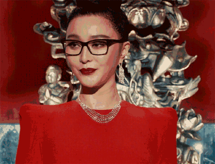 范冰冰|范冰冰海报用国旗惹争议，但她并非首例，吴京用国旗创造票房神话