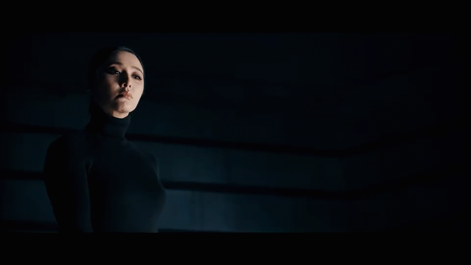 范冰冰|355预告片中，范冰冰首个镜头是不是后期合成？替身持枪照曝光