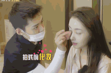 张天爱|不知可乐滋味张天爱pk天生茂密秀发鞠婧祎，到底谁更假，更做作