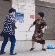 郑爽|男生给女生盖一下衣服，他们吵起来了？