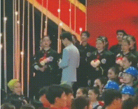 郑爽|男生给女生盖一下衣服，他们吵起来了？