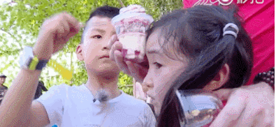 郑爽|男生给女生盖一下衣服，他们吵起来了？