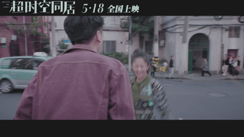 佟丽娅|痛快回应牵手事件的佟丽娅，不管离没离婚，都活成了大女主