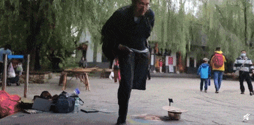 画展|临沂独腿艺人返乡办画展，流浪30多年，画出1000幅《蒙娜丽莎》