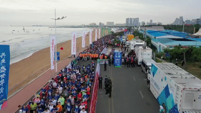 马拉松|全城沸腾！日照马拉松激情开跑！赛道太美，这些画面燃爆了！