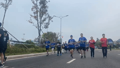 马拉松|全城沸腾！日照马拉松激情开跑！赛道太美，这些画面燃爆了！