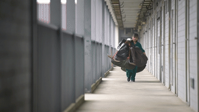 美术生|这位保洁阿姨真厉害，她的这些3D黑板画，画家都不一定画得了？