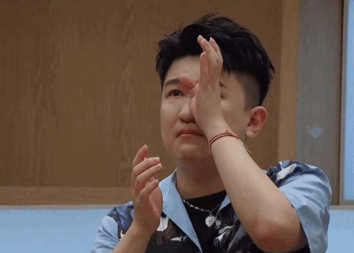 郭敬明|郭敬明捧鲜肉没底线，大鹏意外力挺，观众：不会主持可以让张大大来