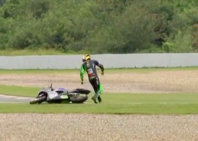 王一博|王一博，摔得体面