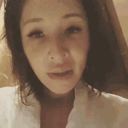 萧亚轩|萧亚轩回应秒删怪异视频：求助男友错发，很清醒，谁不想美美的样子