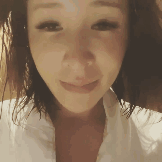 萧亚轩|萧亚轩回应秒删怪异视频：求助男友错发，很清醒，谁不想美美的样子