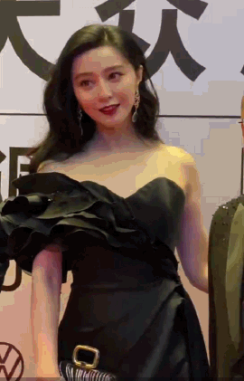 范冰冰|女王回归！范冰冰黑裙压轴亮相红毯，生图颜值绝美艳压群芳