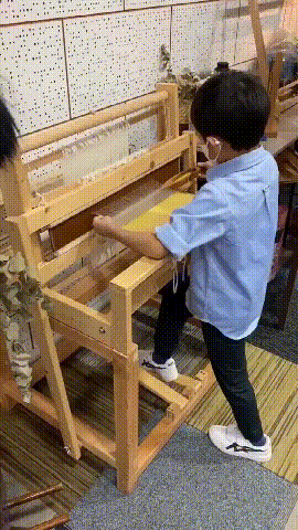 霍启刚|霍启刚带儿子上兴趣班，细心帮孩子挽袖，霍中曦穿百元童鞋很朴实