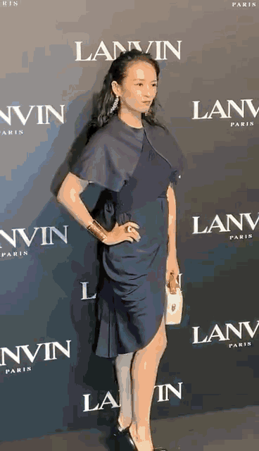 章子怡|章子怡产后首现身秀场，与马伊琍佘诗曼比美，生图曝光脸部干瘦显皱纹