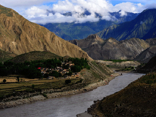 在朗县体验藏东环线上迷人的小城风情
