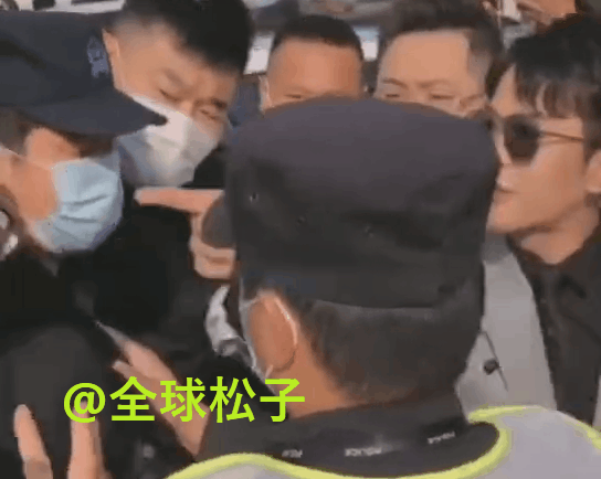 辛巴|辛巴怒斥保安有点“仗势欺人”，网友纷纷斥责其太嚣张