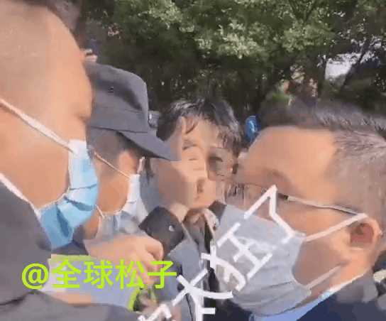 辛巴|辛巴怒斥保安有点“仗势欺人”，网友纷纷斥责其太嚣张