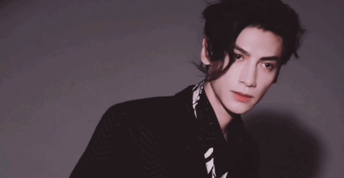 罗云熙|他是娱乐圈最大谜团：帅到惨绝人寰，为什么老被女人抛弃？