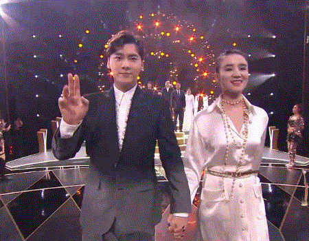 赵丽颖|金鹰奖翻车不断：童瑶获奖感言太尬，宋茜对赵丽颖撇嘴，主持嘉宾集体卡词