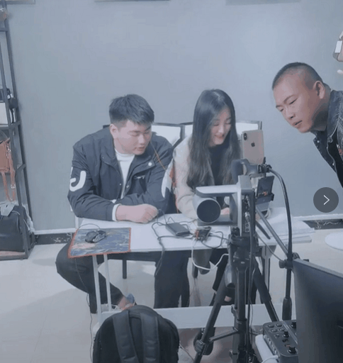 朱之文|大衣哥儿媳也有幕后策划团队，直播设备专业，台词有人指导