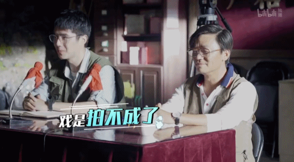 黄大宝和知道内幕的村长王守正,当地富商王出奇为了应对总导演老唐的