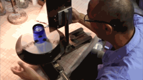 玻璃杯|他把玻璃杯做成“钻石”，一个卖出10000元天价