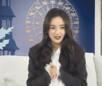 杨幂|杨幂直播忘开美颜，失去十级精修庇护后，这颜值确定34岁了吗？