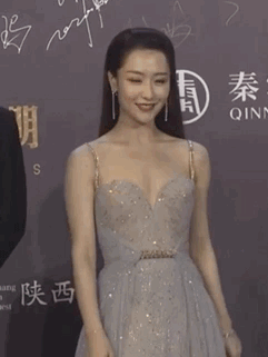 白冰|白冰“高定礼服”事件损失有多大？网红设计师进行专业评估，被造型师坑惨了