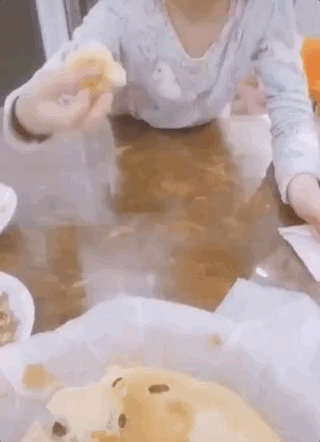 李小璐|李小璐晒亲子写真为女儿庆生，甜馨穿古装旗袍出镜，颜值气质超群