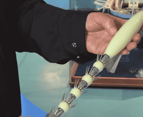 鱿鱼|鱿鱼肉是怎么被机器“撕扯”成鱿鱼丝的？