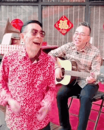 杨少华|88岁杨少华近况罕曝光！两鬓斑白皱纹明显，穿红衣热舞仍意气风发